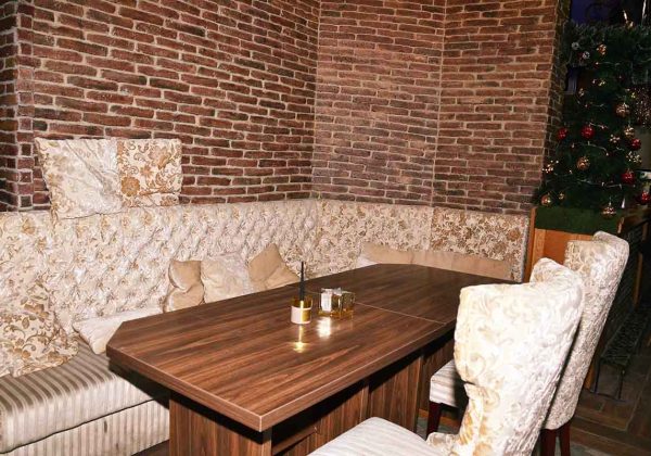 Caffe Club Debeli Dabar, Parobrodska 10, Sremska Mitrovica